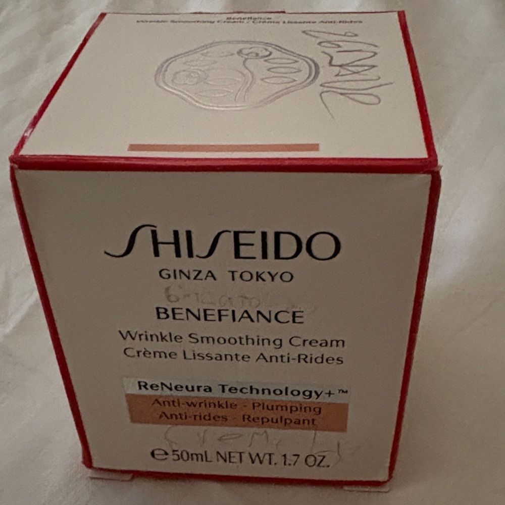 Shiseido Benefiance Wrinkle Smoothing Cream - Red and White Box